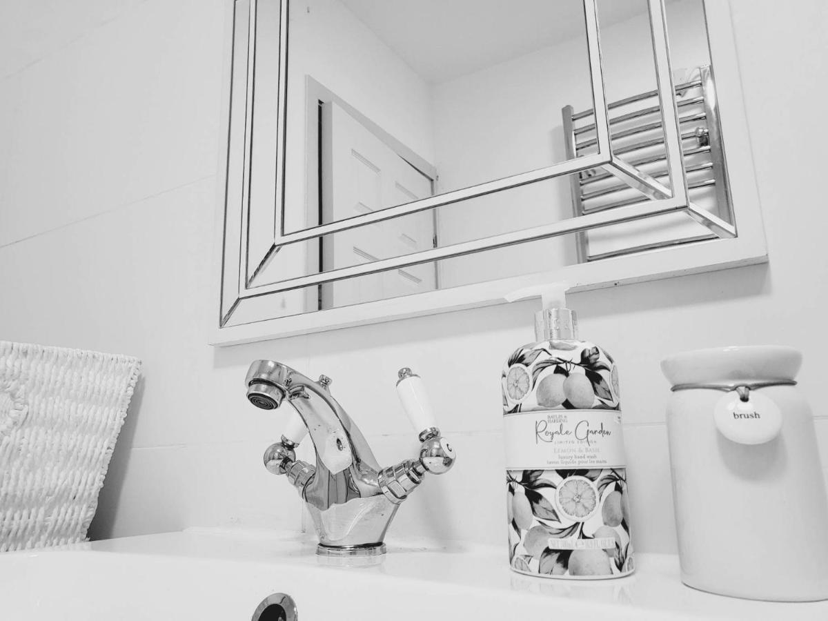 Romeo & Juliet'S With Private Parking Appartement Stratford-upon-Avon Buitenkant foto